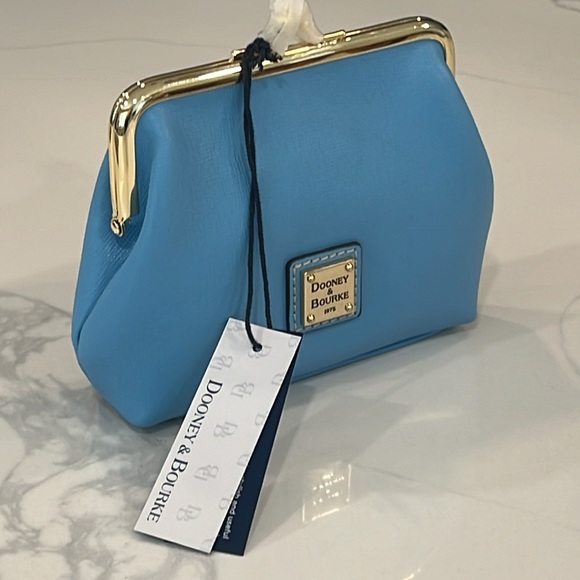 ๐Cute. Dooney & Bourke Kisslock coin purse - Picture 11 of 14